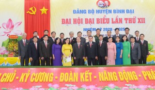 Bế mạc Đại hội đại biểu Đảng bộ huyện Bình Đại