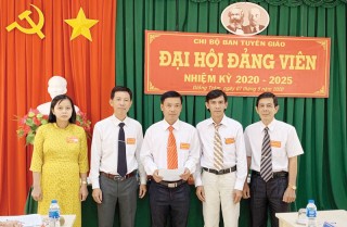 Tập trung xây dựng, chỉnh đốn Đảng