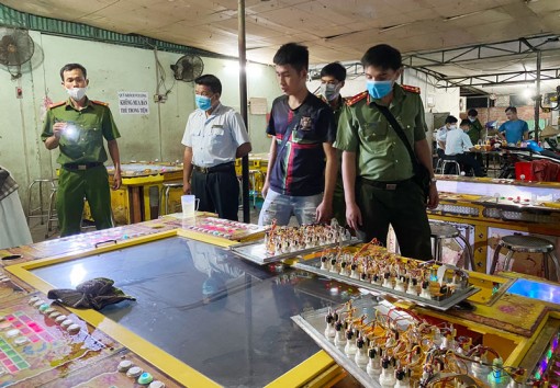 Kiểm tra đột xuất các cơ sở kinh doanh, dịch vụ hoạt động về đêm