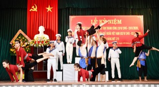 Phát triển kinh tế, chăm lo văn hóa - xã hội Phát triển kinh tế, chăm lo văn hóa - xã hội