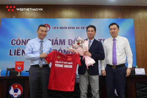 Tân GĐKT Adachi bắt tay ông Park, đặt mục tiêu khủng đưa Việt Nam đánh bại Nhật Bản