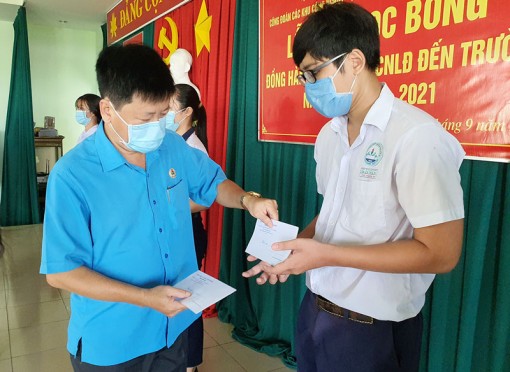 Công đoàn chia sẻ khó khăn với công nhân lao động Công đoàn chia sẻ khó khăn với công nhân lao động