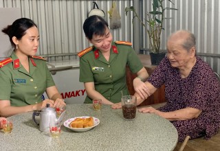 Phụ nữ Công an Bến Tre làm theo lời Bác