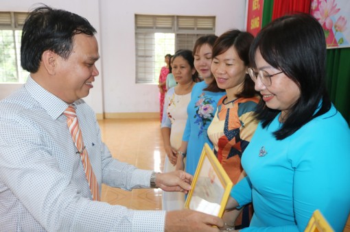 Họp mặt, tọa đàm chuyên đề “Nữ nhà giáo với công nghệ 4.0”