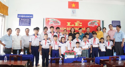 Giồng Trôm họp mặt tri ân tấm lòng hảo tâm