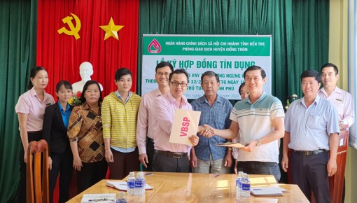 Ký kết vay tín dụng trả lương cho lao động bị ảnh hưởng bởi dịch Covid-19