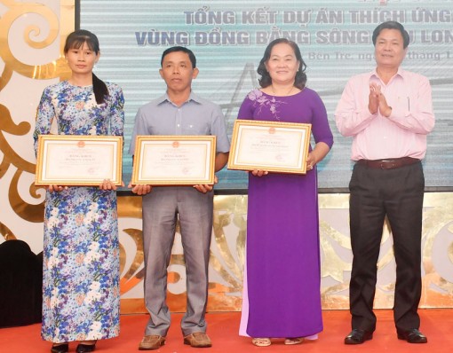 Tạo thêm việc làm, nâng cao thu nhập cho phụ nữ nghèo nông thôn