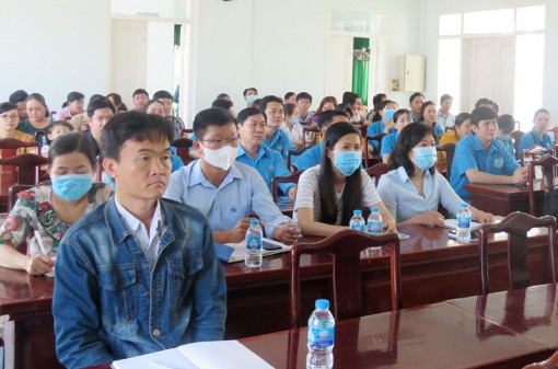 Triển khai Nghị quyết cho cán bộ Công đoàn Triển khai Nghị quyết cho cán bộ Công đoàn