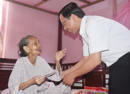 Chăm lo tết cho các đối tượng chính sách