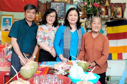 Phó bí thư Thường trực Tỉnh ủy thăm, chúc Tết gia đình chính sách