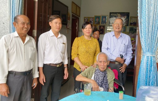 Đoàn đại biểu Quốc hội tỉnh thăm, chúc Tết đại biểu Quốc hội đơn vị tỉnh qua các thời kỳ