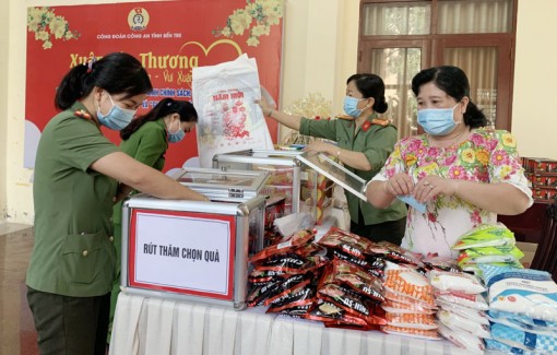 Quan tâm chăm lo đời sống công đoàn viên Quan tâm chăm lo đời sống công đoàn viên