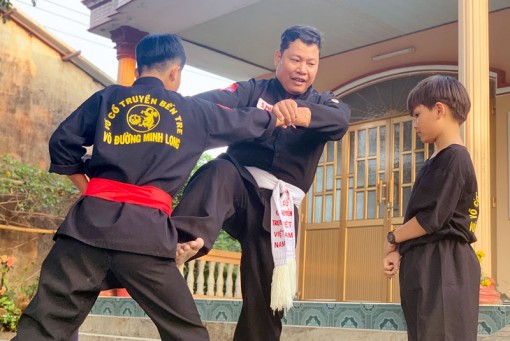 Lớp dạy võ miễn phí ở xã Bình Thới