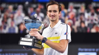 Daniil Medvedev soán ngôi số hai thế giới của Nadal