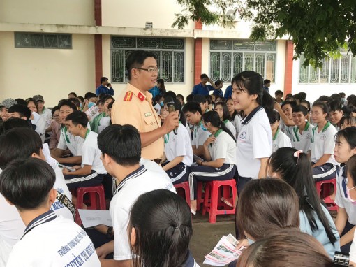 Đảm bảo an toàn giao thông cho thanh thiếu niên Đảm bảo an toàn giao thông cho thanh thiếu niên