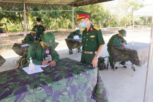Làm tốt công tác chăm sóc sức khỏe, phòng bệnh, phòng dịch trong mùa huấn luyện Làm tốt công tác chăm sóc sức khỏe, phòng bệnh, phòng dịch trong mùa huấn luyện