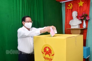 Trên 995 ngàn cử tri trong toàn tỉnh bắt đầu đi bỏ phiếu