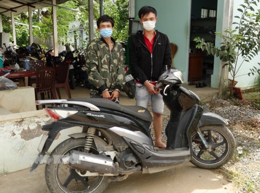 Phê ma túy rủ nhau đi trộm