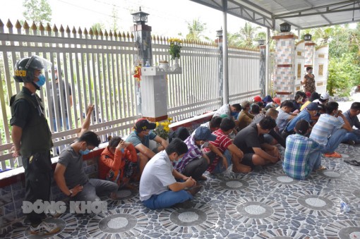 Bắt quả tang tụ điểm lắc tài xỉu ăn tiền