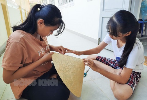 Nón Bến Tre từ nguyên liệu giấy dừa