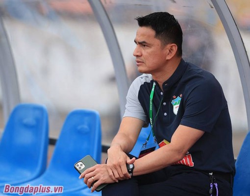 Bầu Đức lạnh lùng từ chối Thái Lan về ý định lấy lại Kiatisak