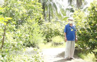 Bí thư Huyện ủy Mỏ Cày Nam thăm F1 đang cách ly tại nhà