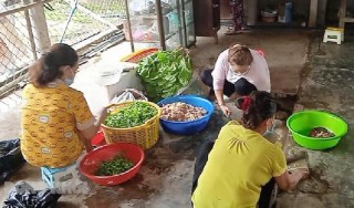 Bếp ăn yêu thương ở khu cách ly