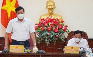 Thứ trưởng Bộ Y tế Đỗ Xuân Tuyên làm việc tại tỉnh