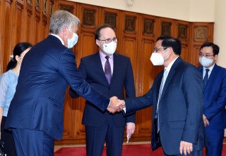 Thủ tướng đề nghị phía Nga ưu tiên để Việt Nam nhận được vaccine sớm nhất