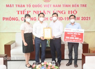 Viettel Bến Tre hỗ trợ 300 triệu đồng cho công tác phòng, chống dịch Covid-19