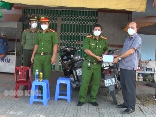 Bí thư Thành ủy TP. Bến Tre thăm động viên lực lượng tại các chốt kiểm soát, khu cách ly tập trung