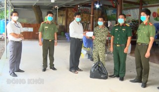 Phó bí thư Thường trực Thành ủy - Võ Thanh Hồng thăm, động viên lực lượng tuyến đầu