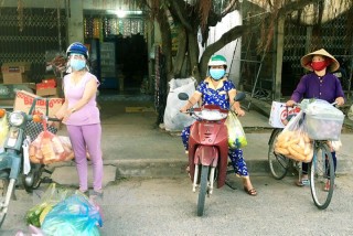 Điểm sáng “tổ đi chợ thay” xã ven biển