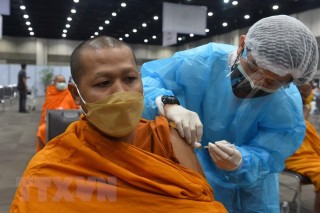 Thái Lan chuẩn bị thử nghiệm vaccine phòng COVID-19 dạng xịt mũi