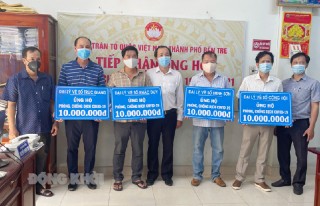 Các đại lý vé số trên địa bàn TP. Bến Tre ủng hộ công tác phòng, chống dịch Covid-19