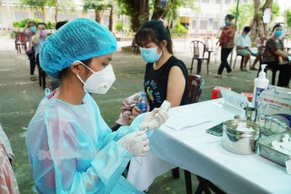 Cấp phát vắc-xin đúng tiến độ, tiêm chủng an toàn