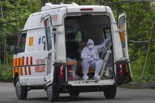 Nhiều nước châu Á kéo dài phong tỏa; Mỹ phát triển vaccine cải tiến, Cuba cấp phép 2 vaccine nội địa