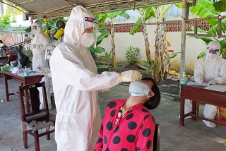 Bình Đại xét nghiệm diện rộng tầm soát vi-rút SARS-CoV-2