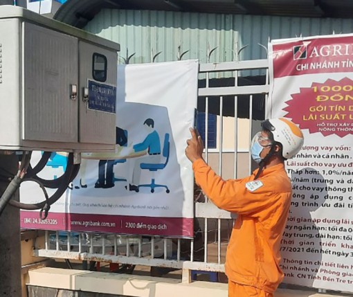 Điện lực Mỏ Cày Bắc triển khai ghi chỉ số, giảm giá điện do ảnh hưởng của dịch Covid-19