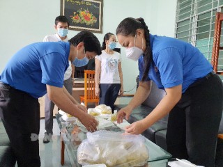 Đoàn Khối Cơ quan - Doanh nghiệp tỉnh nấu cơm hỗ trợ tuyến đầu chống dịch