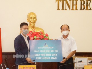 Tập đoàn Đất Xanh trao tặng 40 máy trợ thở cho tỉnh Bến Tre