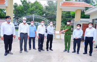 Phó chủ tịch Thường trực UBND tỉnh kiểm tra công tác trực chỉ huy phòng, chống dịch Covid-19 tại Thạnh Phú