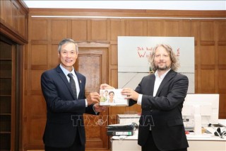 Vận chuyển 180.000 bộ kit xét nghiệm của bạn bè Đức về Việt Nam