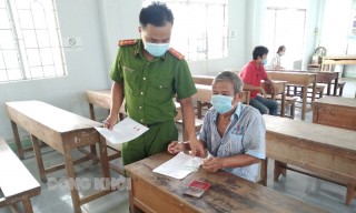 Mỏ Cày Nam phạt 7 đối tượng tụ tập ăn nhậu 105 triệu đồng