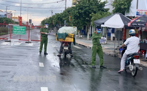 Công an Bến Tre trên tuyến đầu phòng chống dịch Covid-19