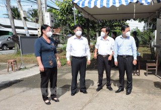 Kiểm tra cơ sở cách ly tập trung tại huyện Châu Thành, Mỏ Cày Nam