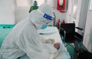 Mổ lấy thai thành công 1 sản phụ nhiễm Covid-19