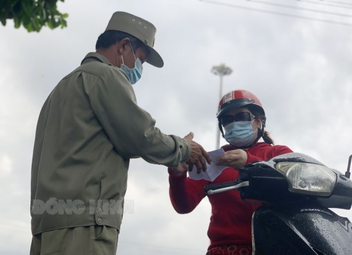 Lực lượng bảo vệ dân phố, dân phòng tích cực phòng chống dịch Covid-19