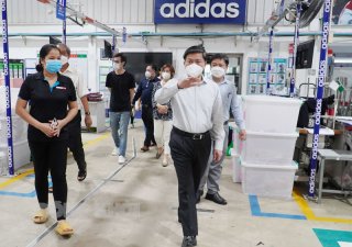 Bí thư Tỉnh ủy Lê Đức Thọ thăm, kiểm tra doanh nghiệp sản xuất “3 tại chỗ”