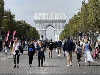 Số ca mắc mới giảm mạnh trên toàn cầu, Mỹ nới lỏng hạn chế đi lại với EU và Anh